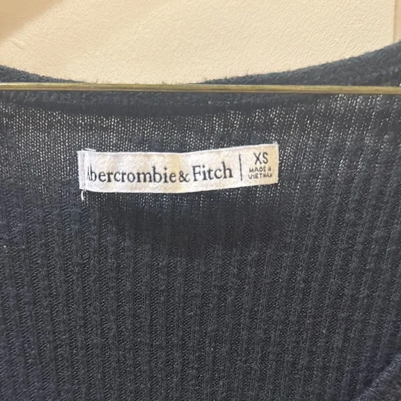 Abercrombie & Fitch Black Ribbed‎ V-Neck Top - Picture 2 of 3